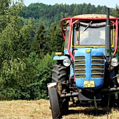 Historický traktor ZETOR stále ještě v provozu
